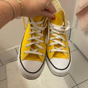 Yellow converse size 8
